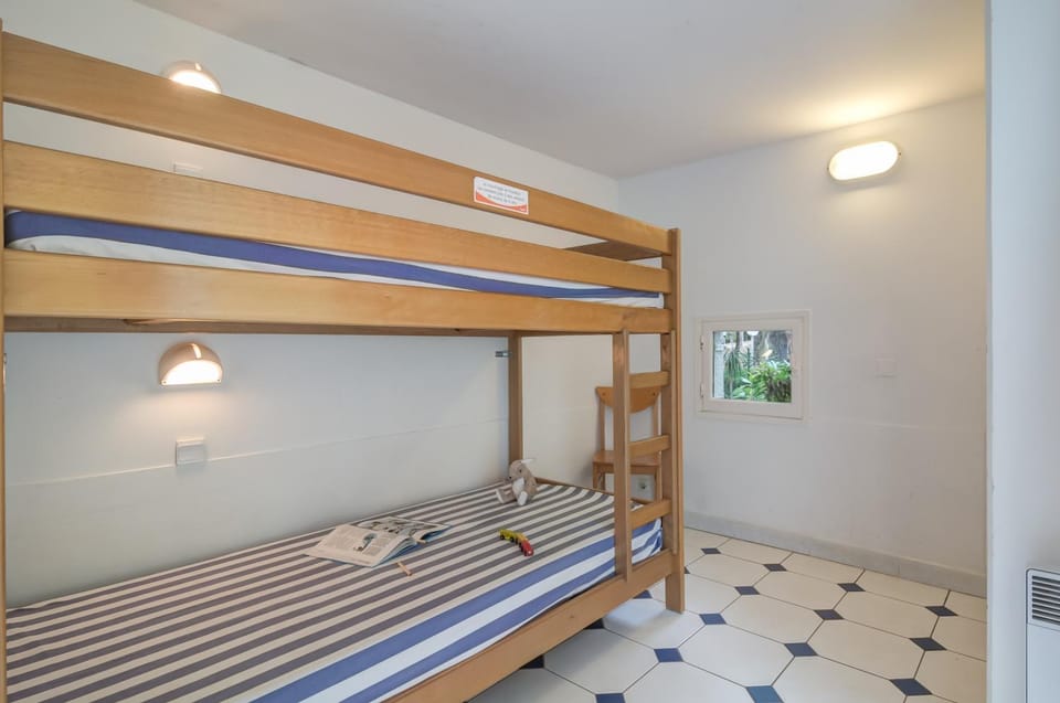 Bed, Photo of the whole room, Bedroom, bunk bed