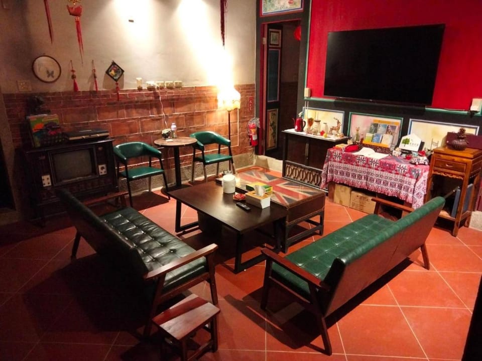 Communal lounge/ TV room, TV and multimedia, Seating area, Evening entertainment