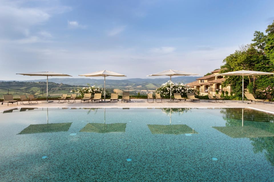 Natural landscape, Mountain view, Pool view, Swimming pool, sunbed
