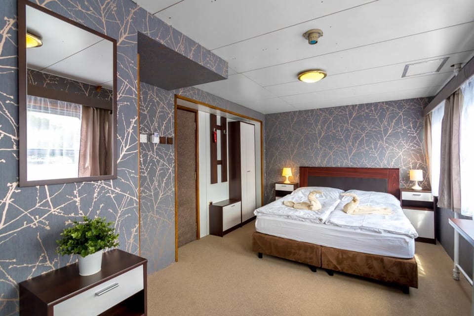 Bed, Photo of the whole room