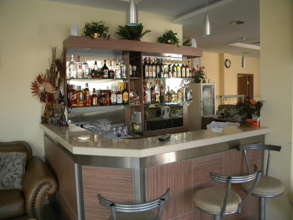 Restaurant/places to eat, Lounge or bar, Drinks