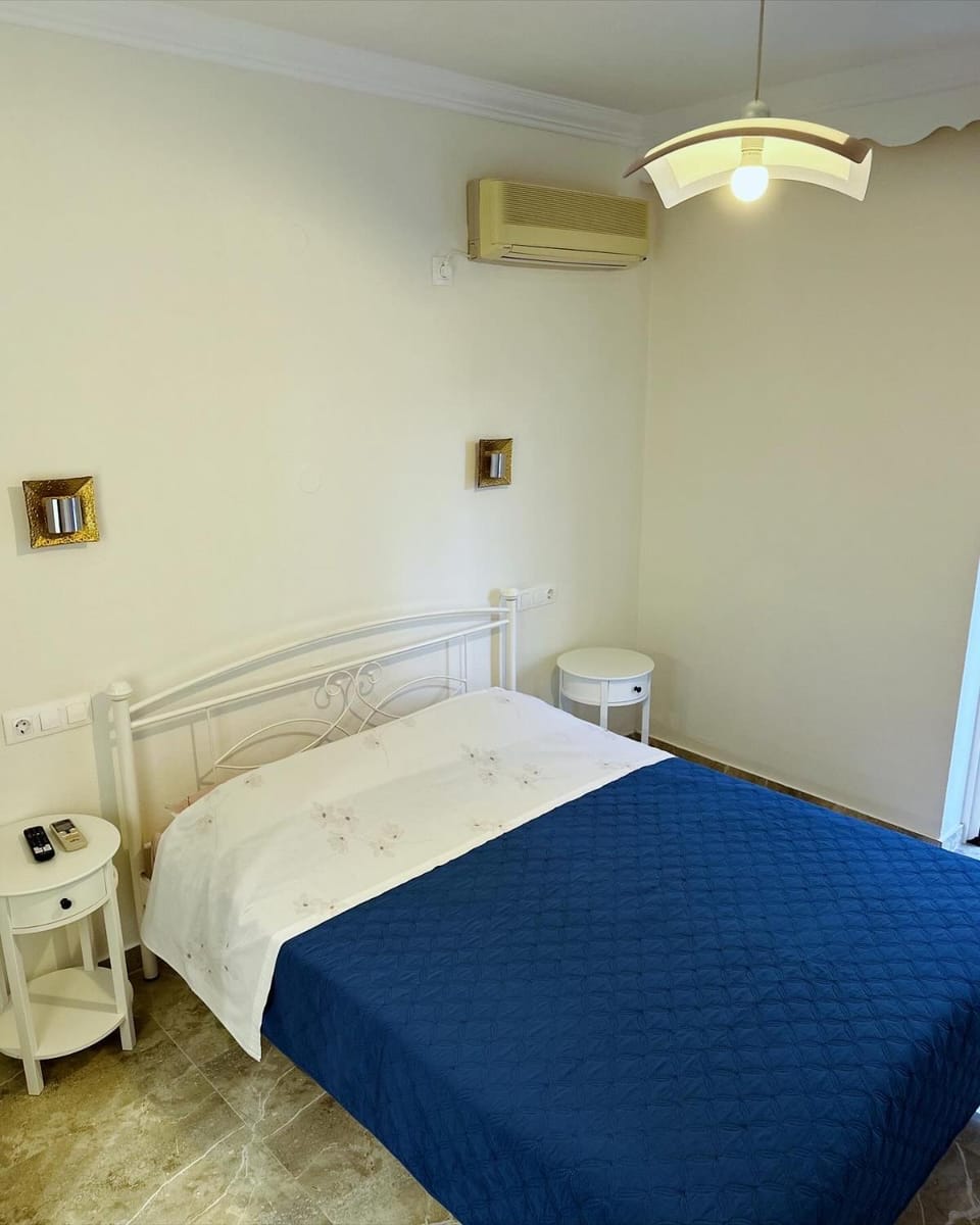 Bed, Bedroom, air conditioner