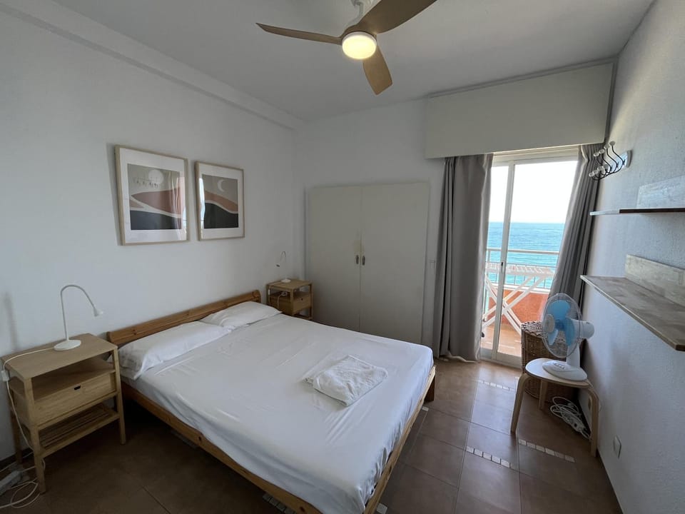 Bed, Photo of the whole room, Bedroom, Sea view