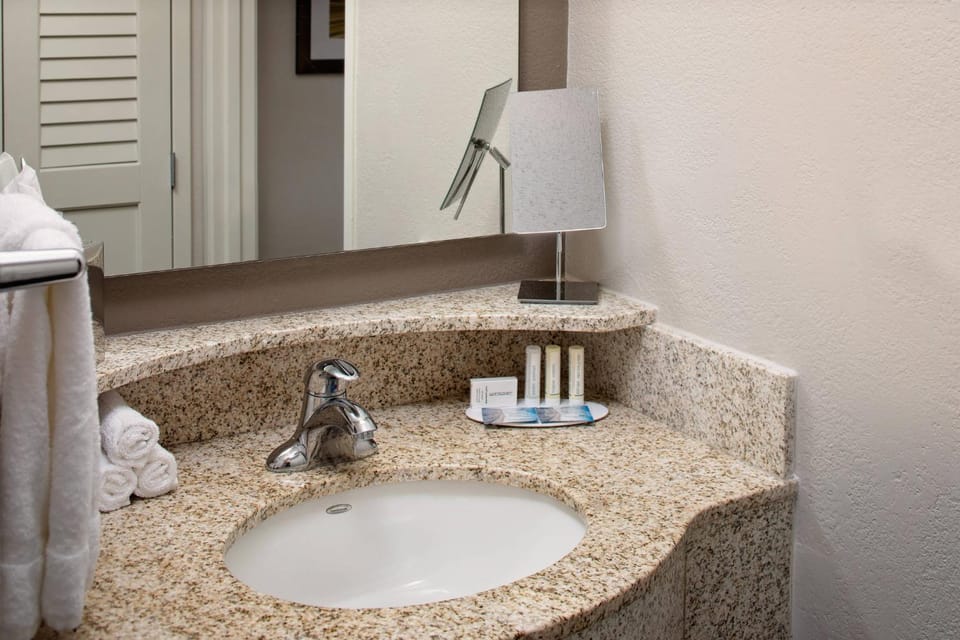 Bathroom, towels