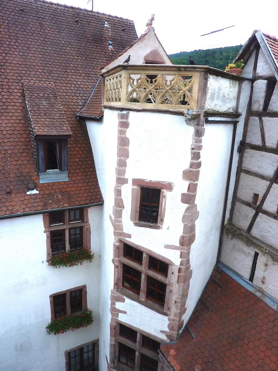 ADRIHOF à Riquewihr, Cour de l'Abbaye d'Autrey Bed and Breakfast in Grand Est