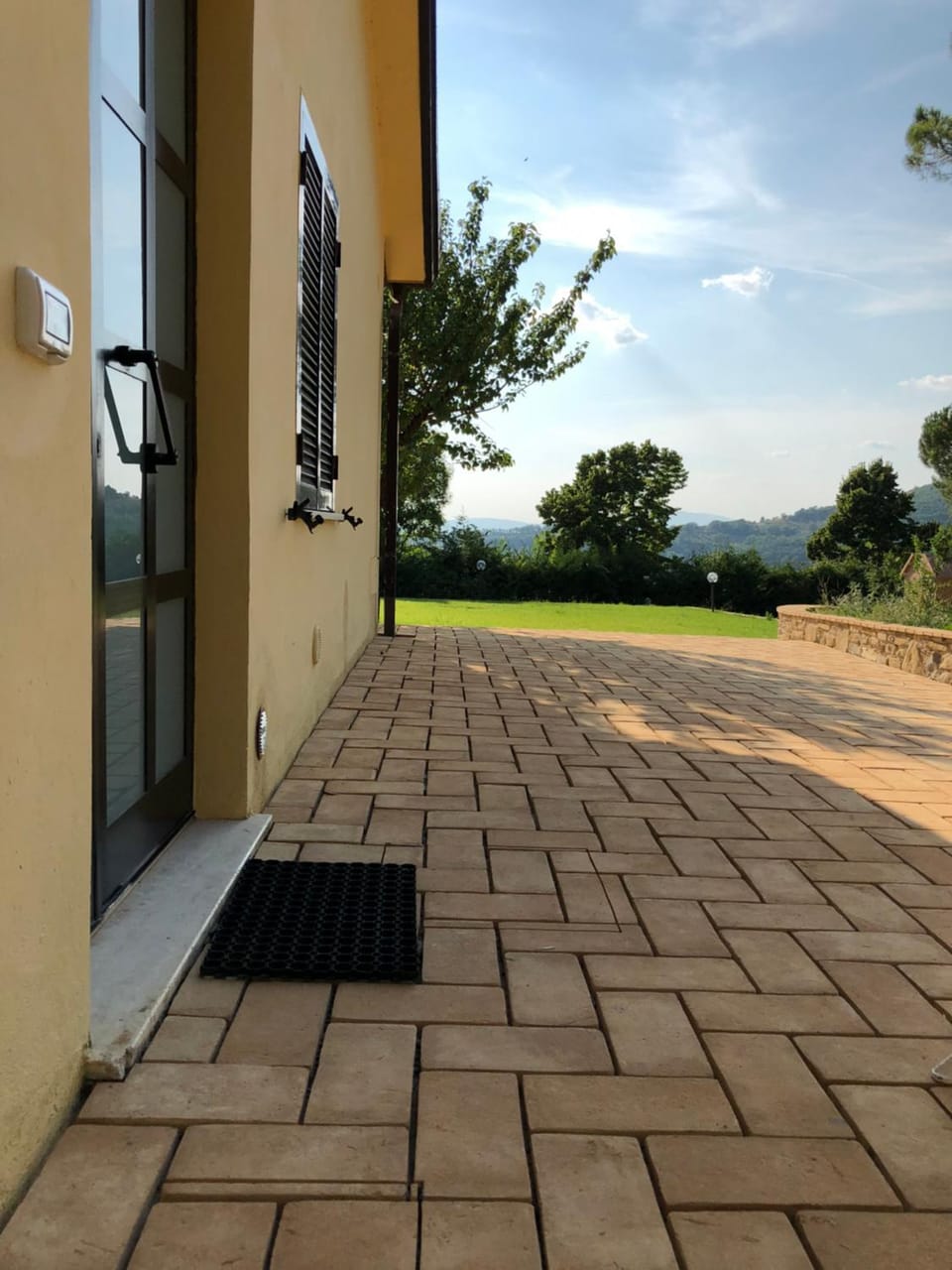Patio, Facade/entrance