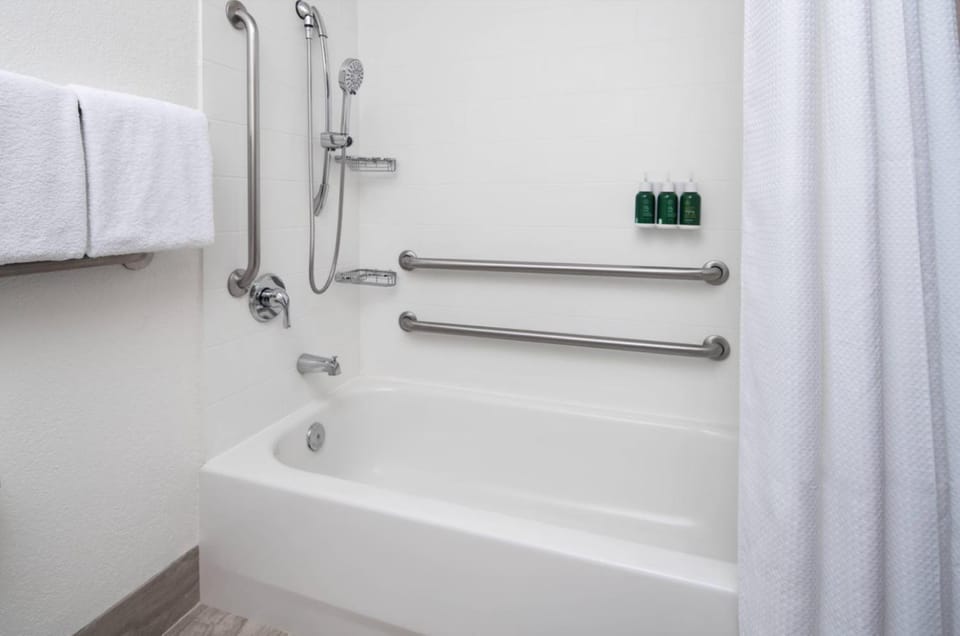 Bathroom, Bath, towels