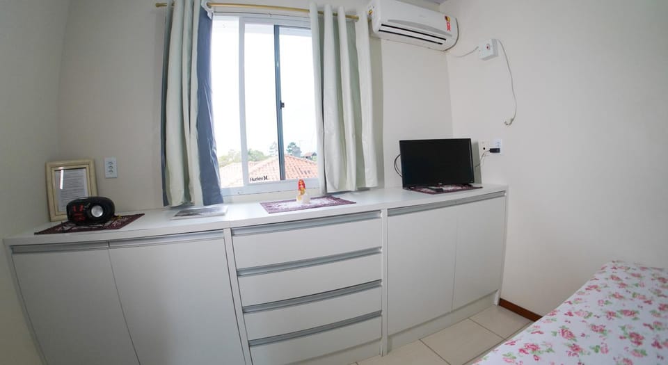 Bedroom, kitchen