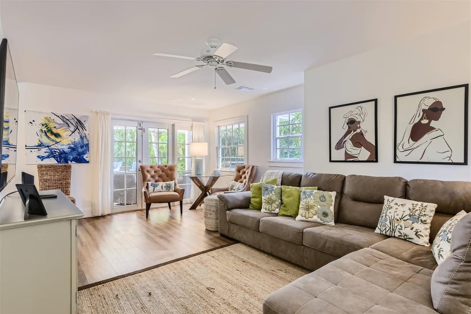 Palm Beach Oasis - Indulge in Garden Tranquility with Alfresco Dining House in West Palm Beach