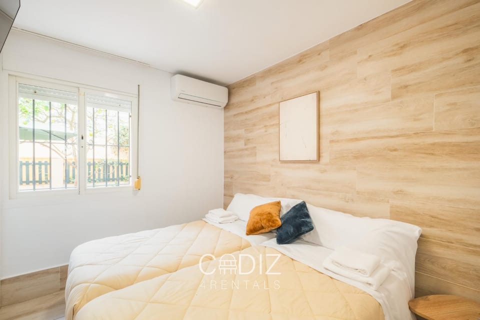Bed, Bedroom, air conditioner