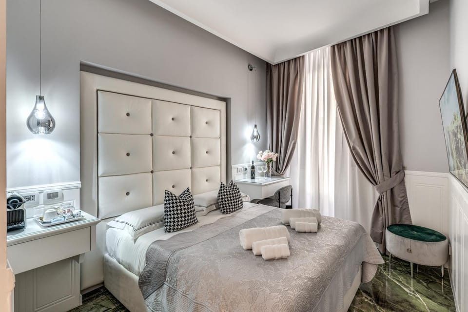 Bed, Photo of the whole room, Bedroom, towels