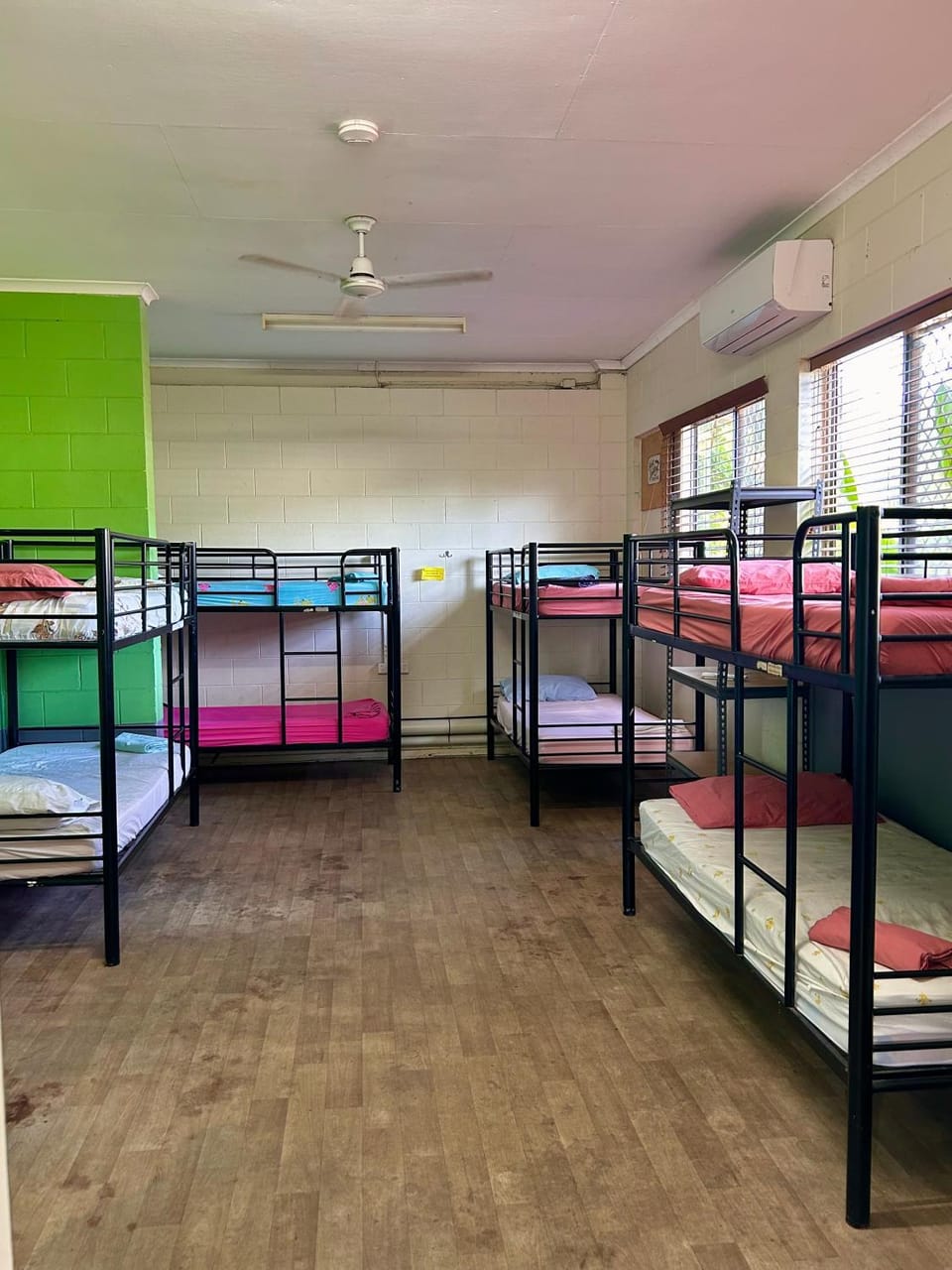 Photo of the whole room, bunk bed, fireplace, air conditioner