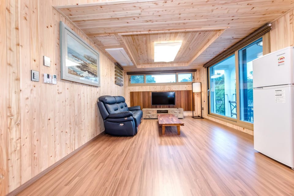 Dongbackdongsan Pension House in South Korea
