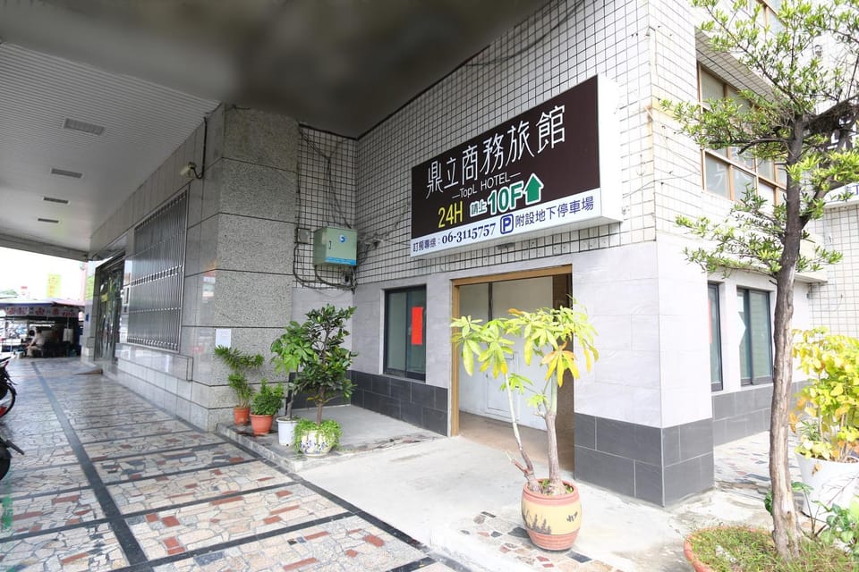 Facade/entrance