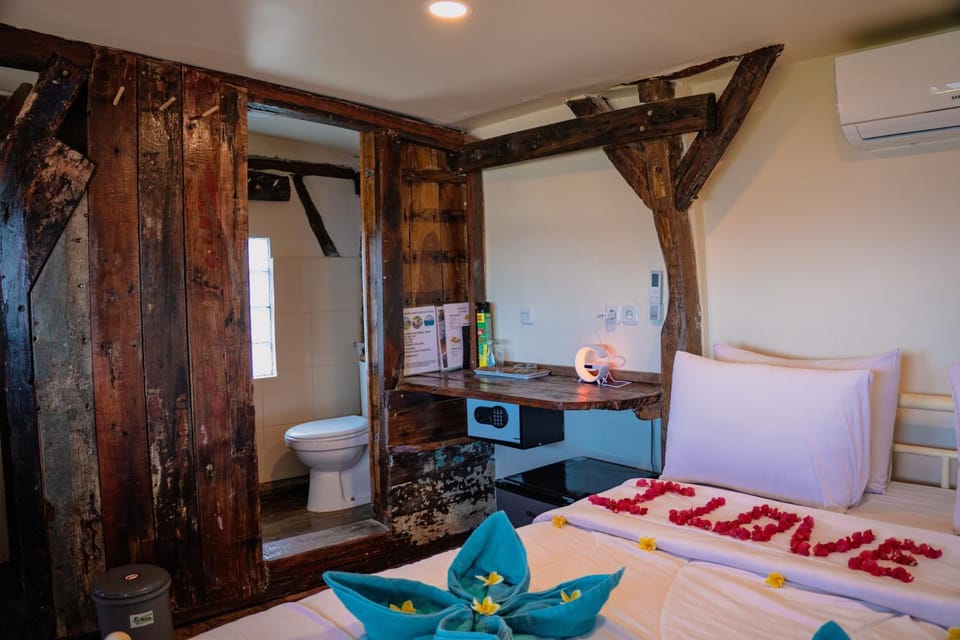 Toilet, Bed, Bathroom, Bedroom, air conditioner
