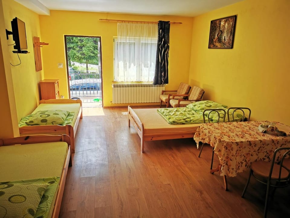 Pokoje nad strumykiem w Polanczyku tel 13- 469 -2257 Farm Stay in Slovakia