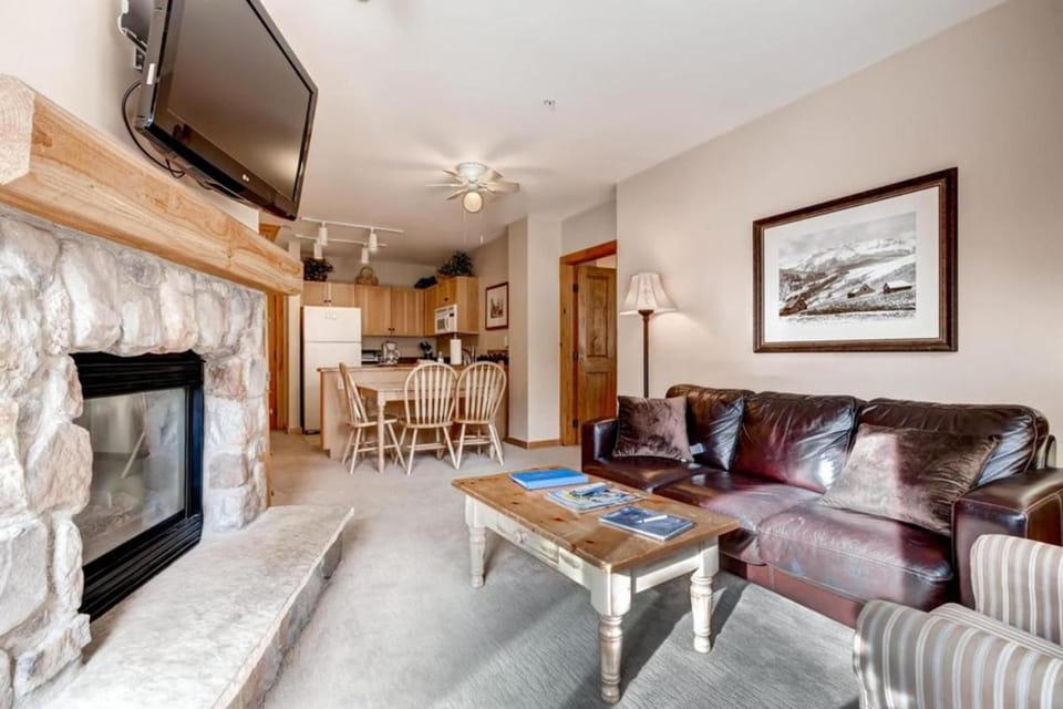River Run Village 2 Bedroom Condo - 100 Yards To Slopes, Pool, Hot Tub Access Apartment in Keystone