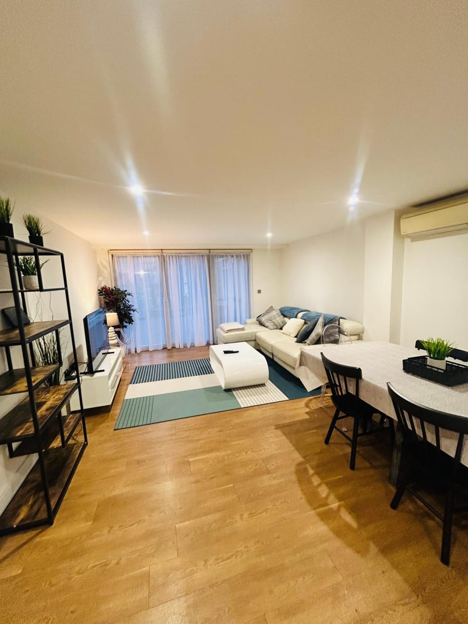Living room, Dining area