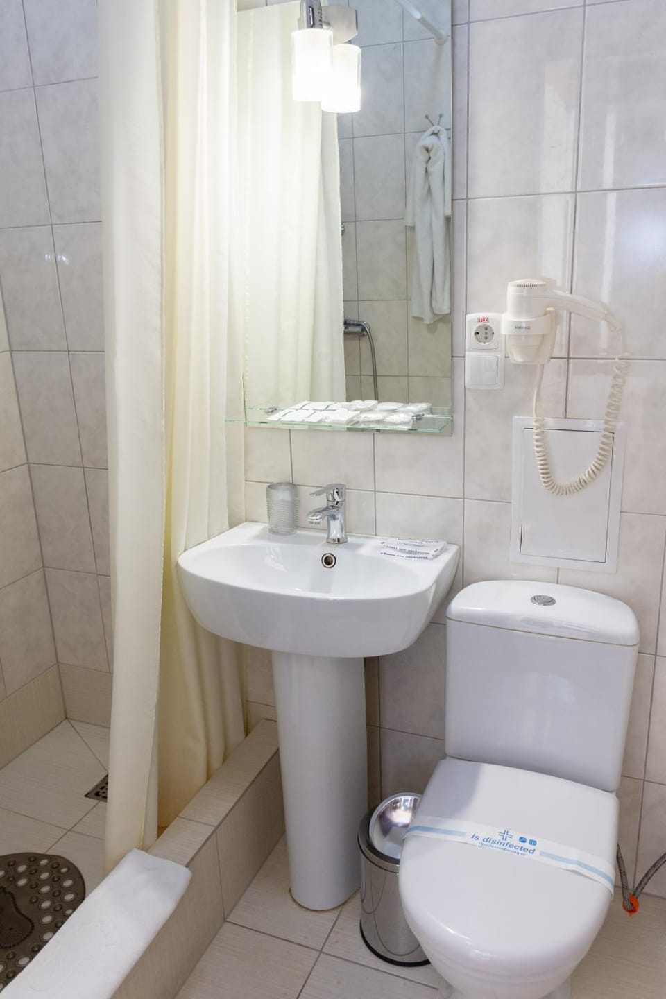 Shower, Toilet