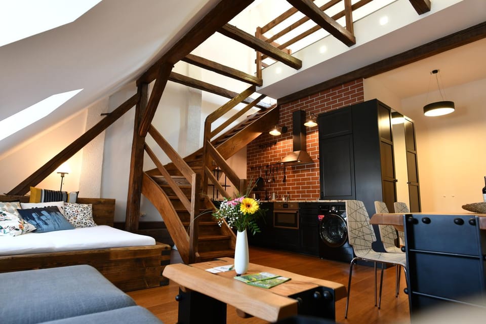 Living room, Decorative detail, Seating area, Dining area