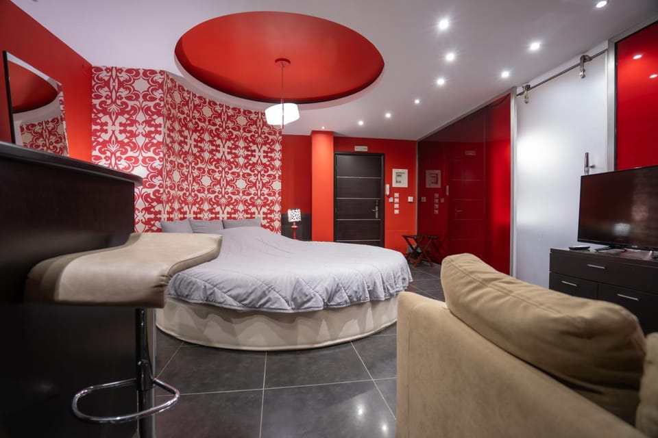 TV and multimedia, Area and facilities, minibar
