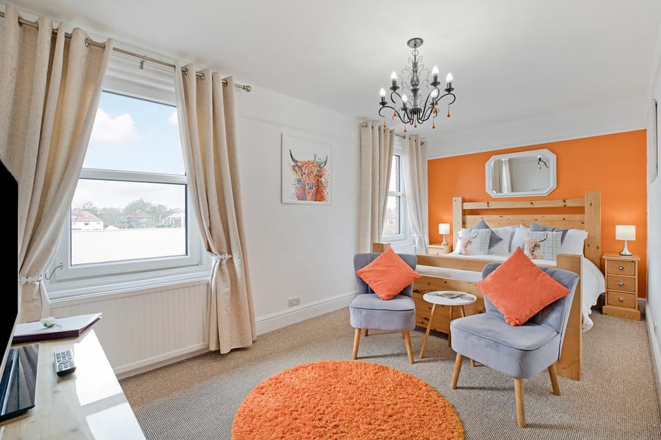 Bed, Seating area, Bedroom
