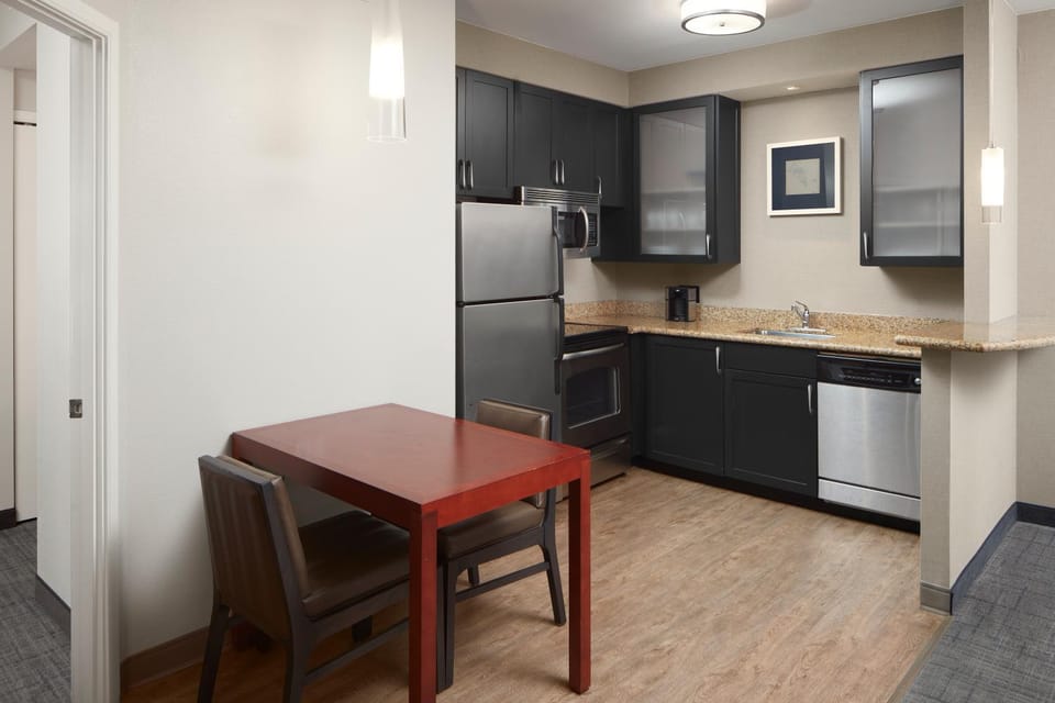 Kitchen or kitchenette, Dining area, dishwasher, oven, pet friendly, stove
