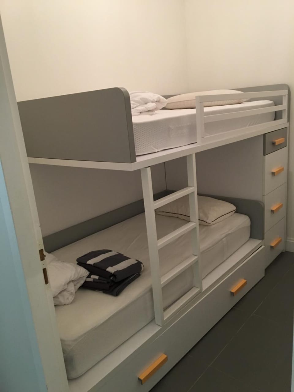 Bedroom, bunk bed