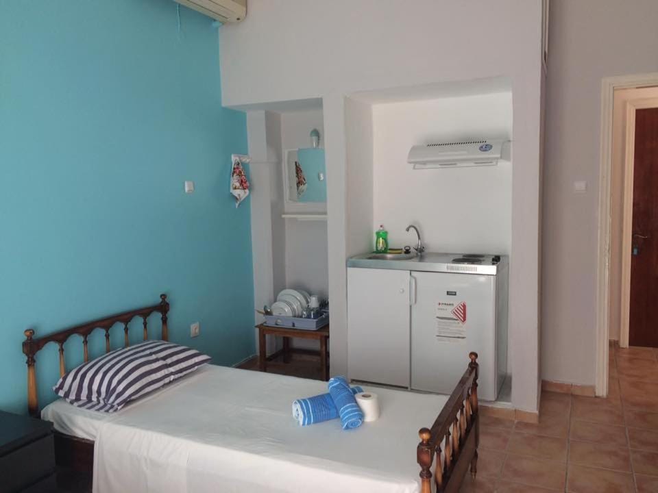 Kitchen or kitchenette, Bedroom