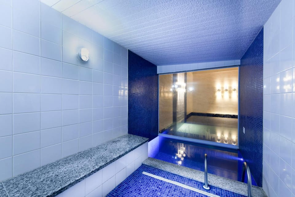 Sauna, Swimming pool