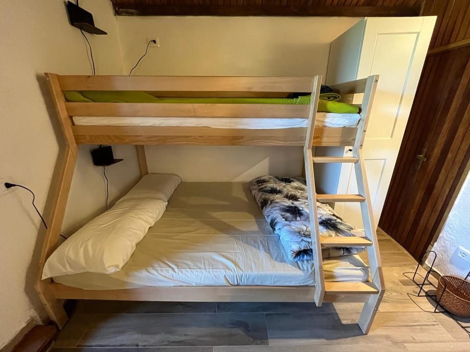 Bed, Bedroom, bunk bed