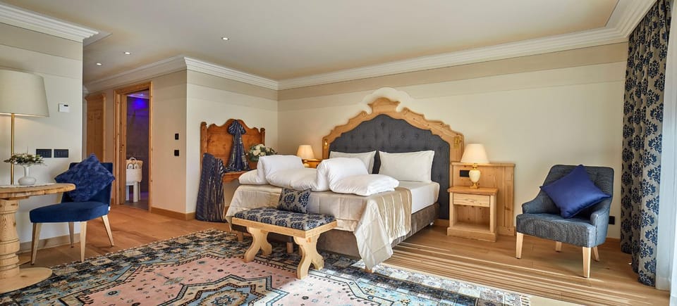 Bedroom, Mountain view