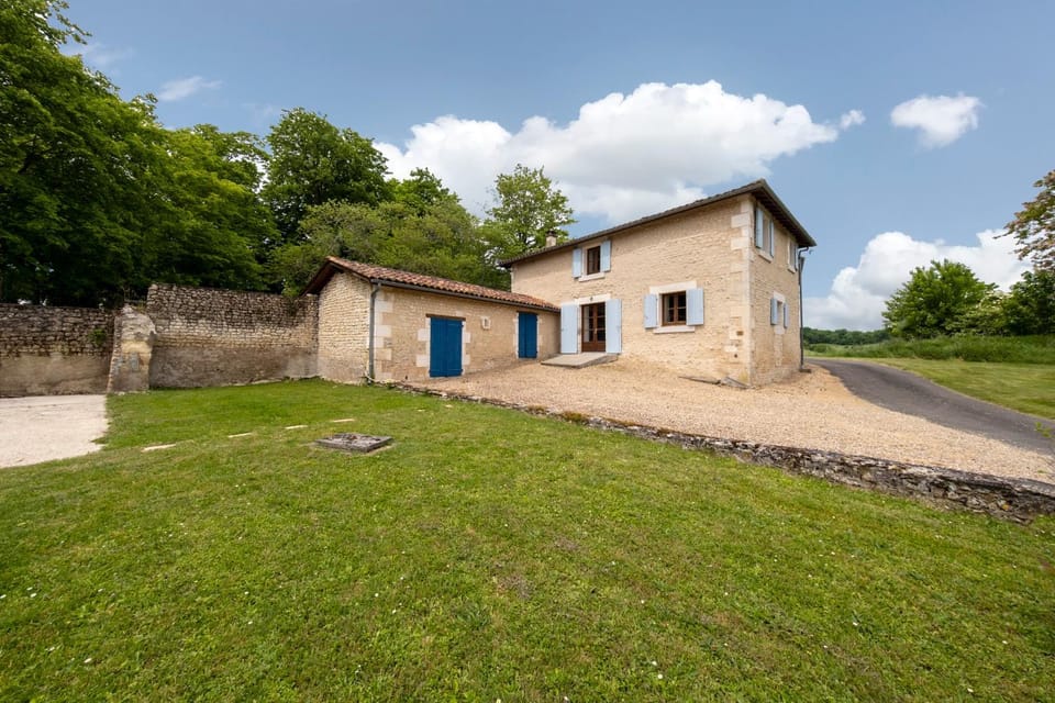 Langlade Estate House in Nouvelle-Aquitaine