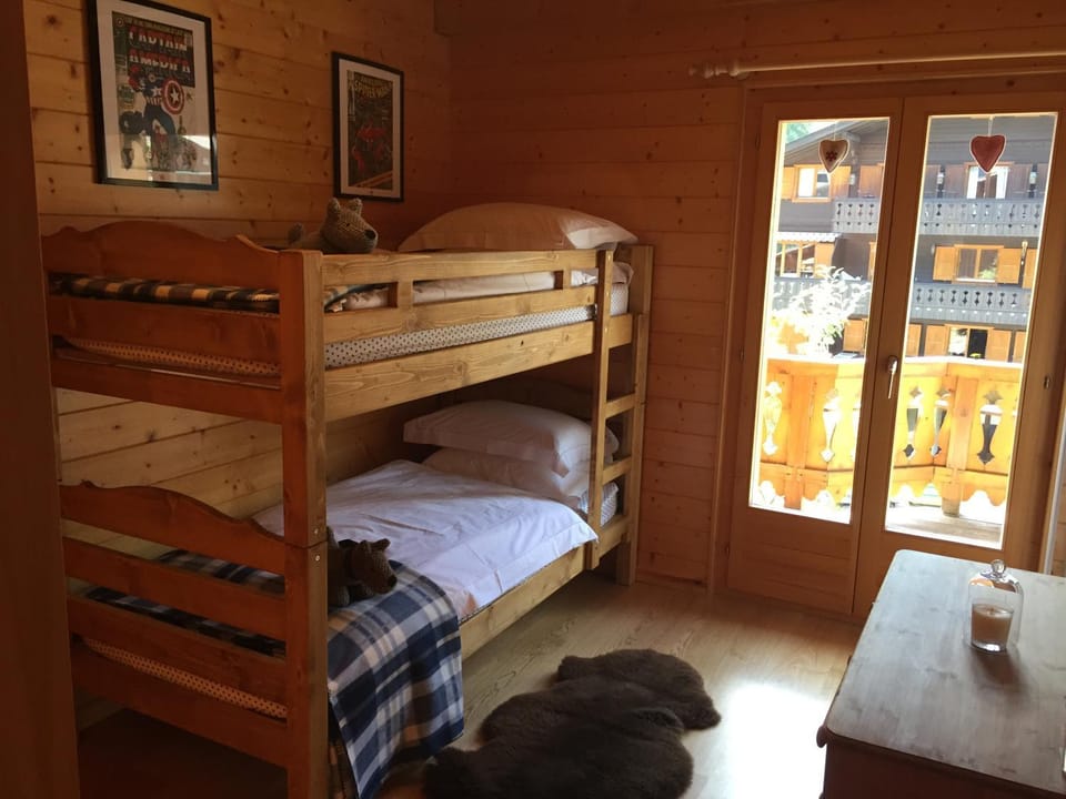 Bedroom, bunk bed