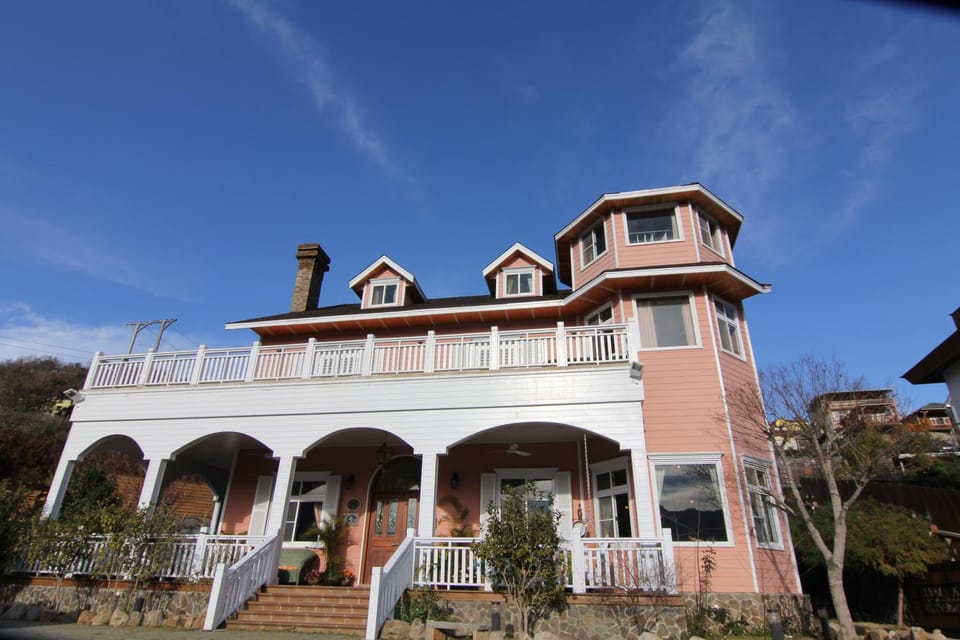 Facade/entrance, Bird's eye view