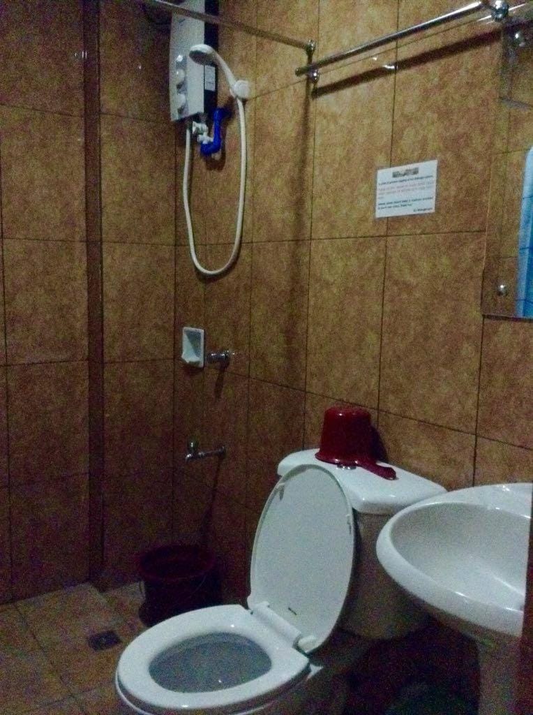 Shower, Toilet