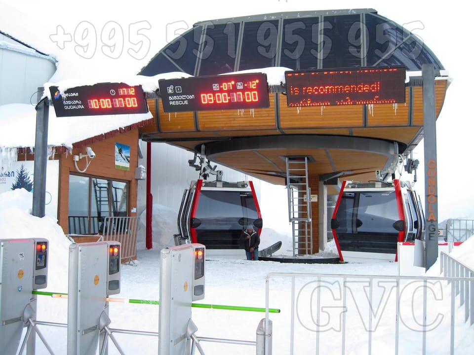 Neighbourhood, Ski School, Skiing