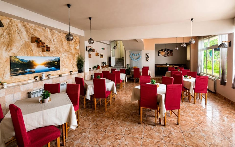 Restaurant/places to eat, Food and drinks, Food