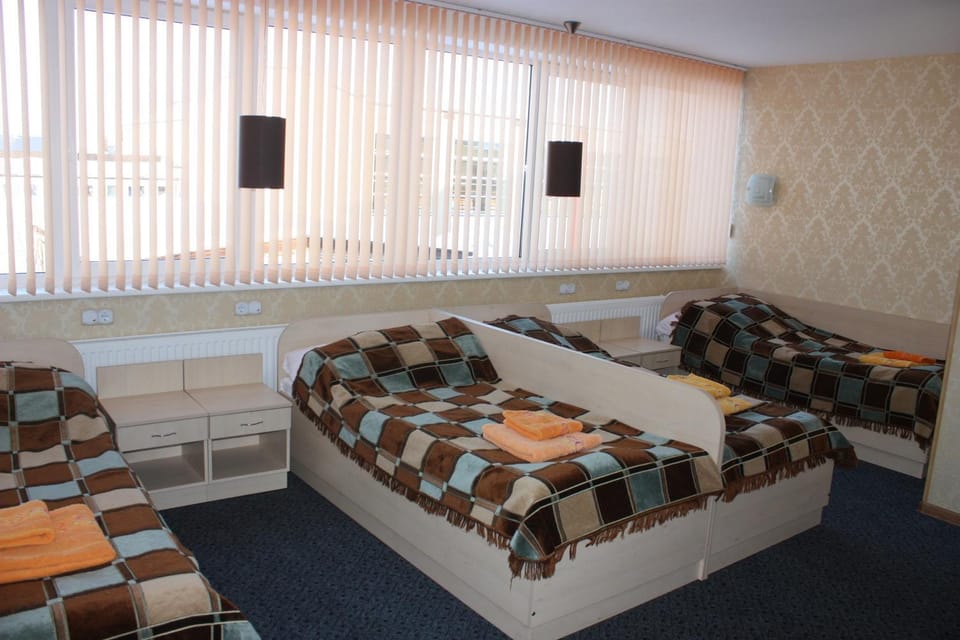 Day, Photo of the whole room