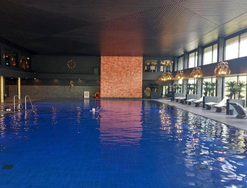 Swimming pool