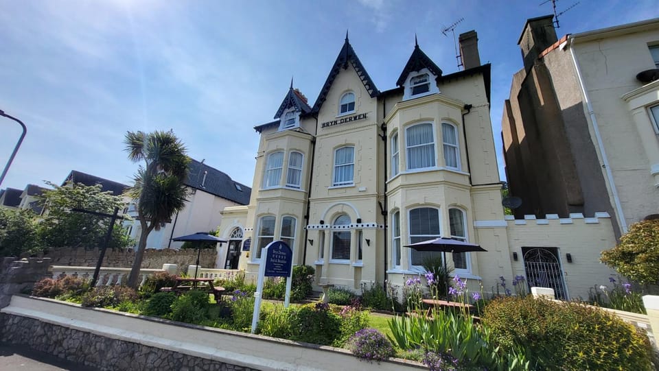 Property building, Patio, Garden