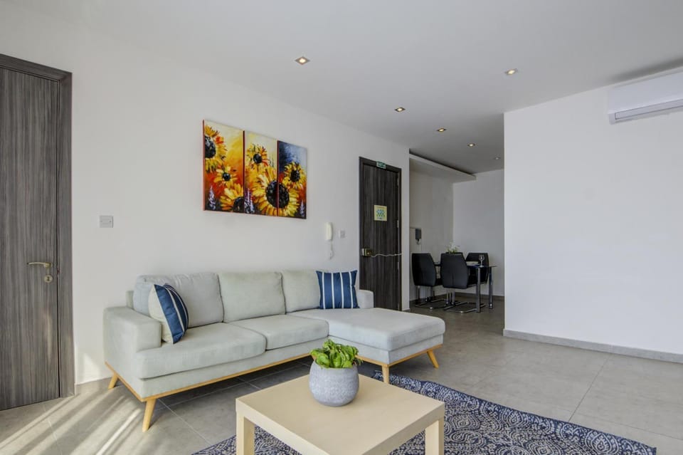 Kitchen or kitchenette, Living room, Seating area