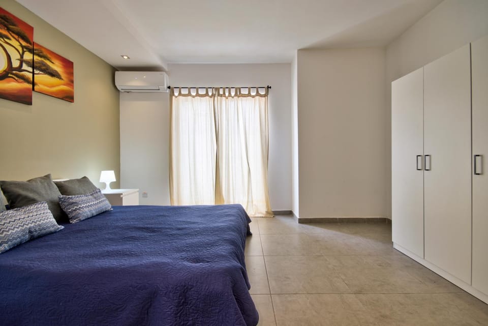 Bed, Balcony/Terrace, Bedroom, wardrobe, air conditioner
