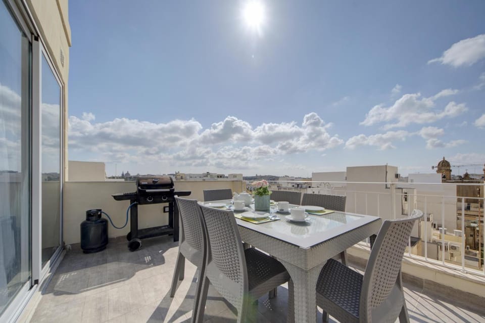 Patio, Day, View (from property/room), Balcony/Terrace, Dining area