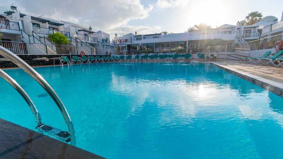 Swimming pool, Swimming pool