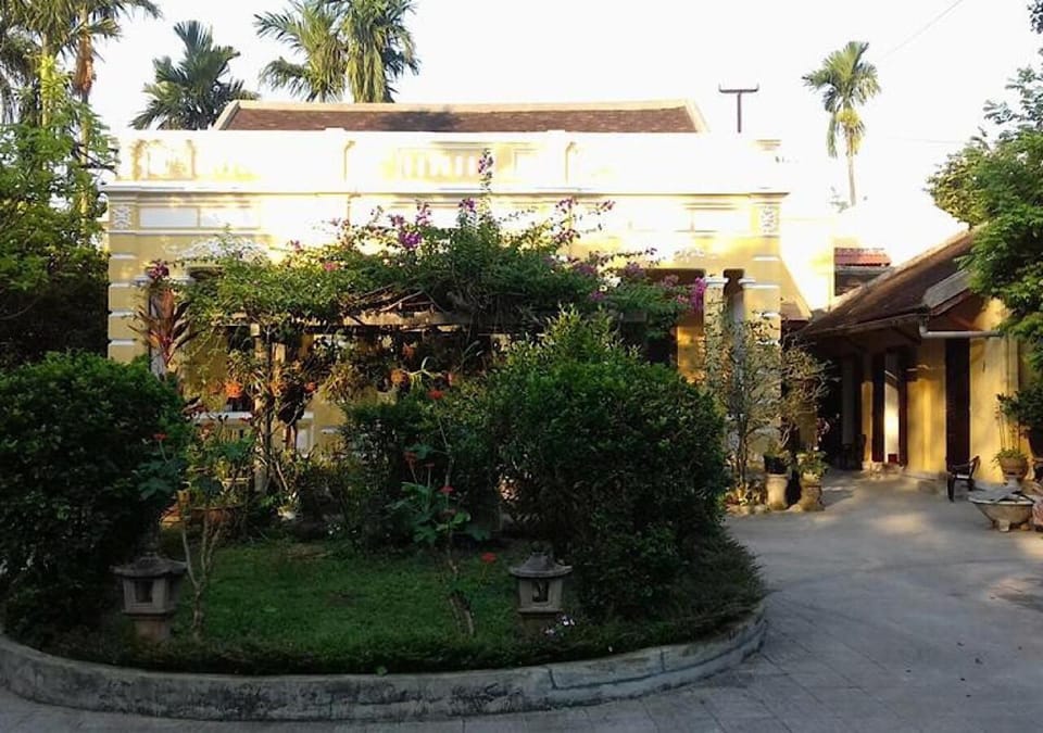 Facade/entrance, Garden