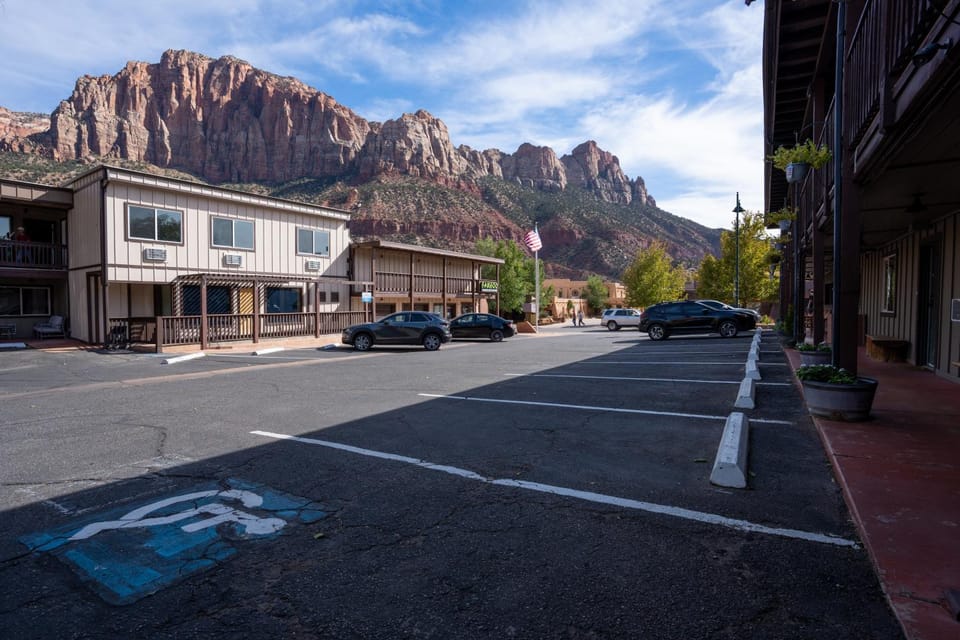 Property building, Day, Neighbourhood, Natural landscape, Mountain view, Street view, Parking