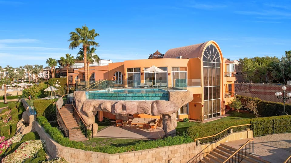 Pool view, Swimming pool