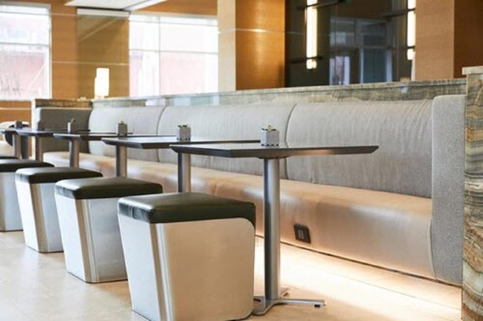 Restaurant/places to eat, Seating area