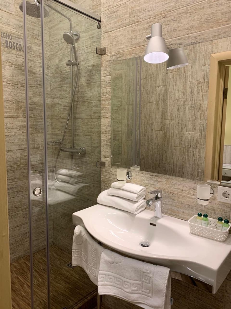 Shower, Bathroom, towels